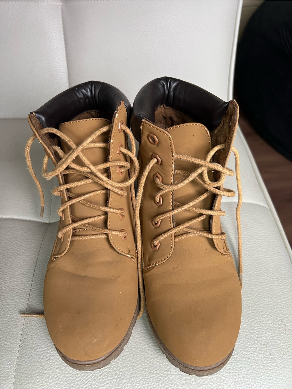 Women's Tan Work Boots - Durable Outdoor Lace-Up